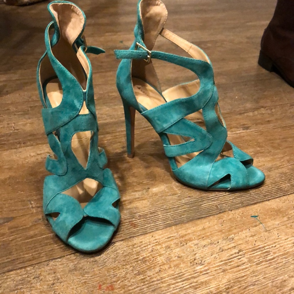 Adorable suede heels